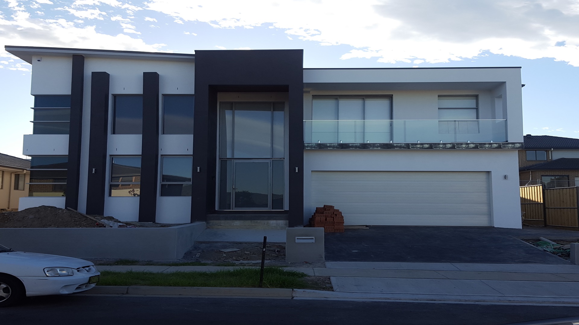 TWO STROEY HOUSE ROOTY HILL